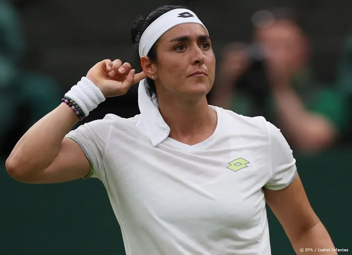 tennissters jabeur en vondrousova naar finale van wimbledon
