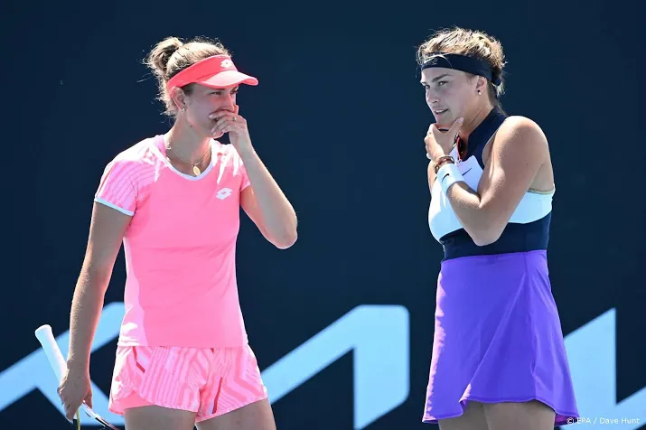 tennissters sabalenka en mertens winnen dubbelspel in melbourne