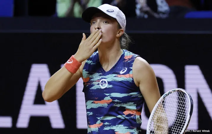 tennissters swiatek en sabalenka naar eindstrijd in stuttgart