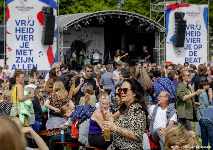 terreinen bevrijdingsfestivals stromen vol met bezoekers