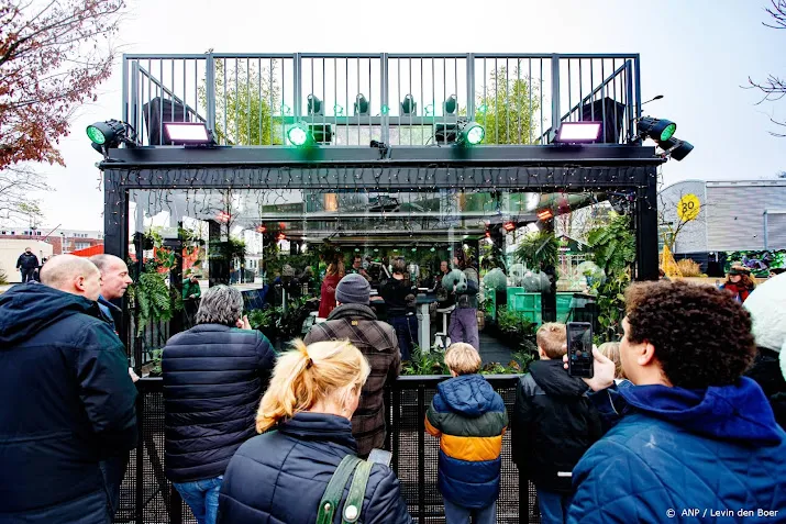 terugkeer glazen huis levert na een dag ruim 350 000 euro op