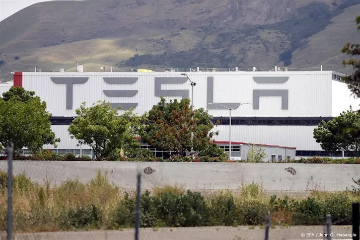 tesla aangeklaagd door auto eigenaren om hoge onderhoudskosten