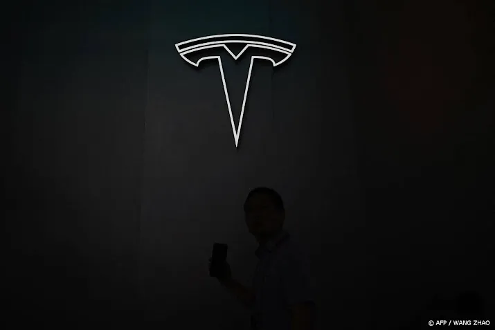 tesla directeuren schikken in rechtszaak om te hoge vergoedingen