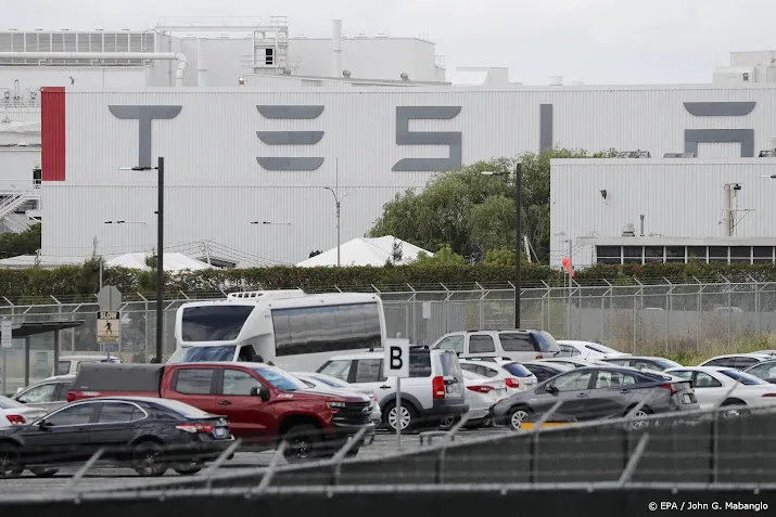 tesla haalt chinese arbeiders naar vs voor uitbreiding fabriek