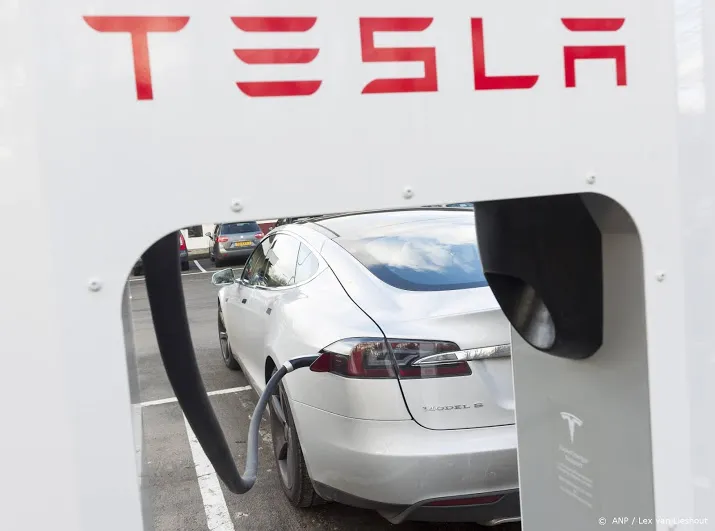tesla heeft wereldwijd 25 000 snellaadpalen
