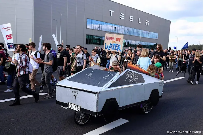 tesla kritisch over protesten tegen uitbreiding duitse fabriek