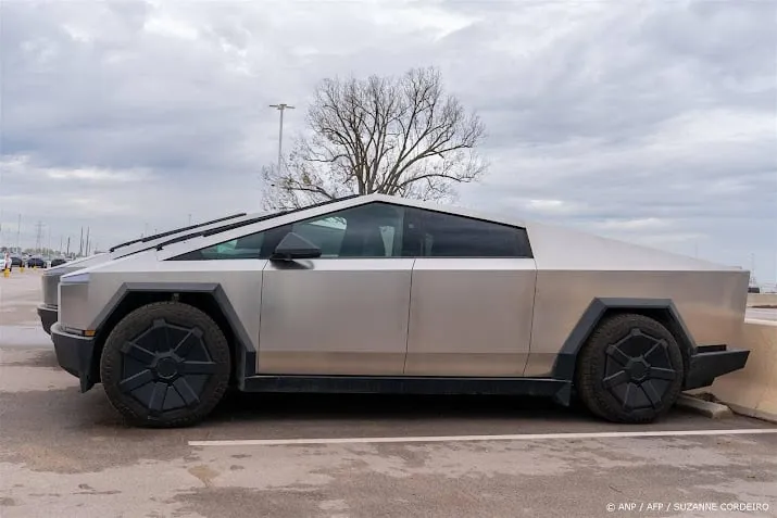 tesla laat gaspedalen van duizenden cybertrucks vervangen