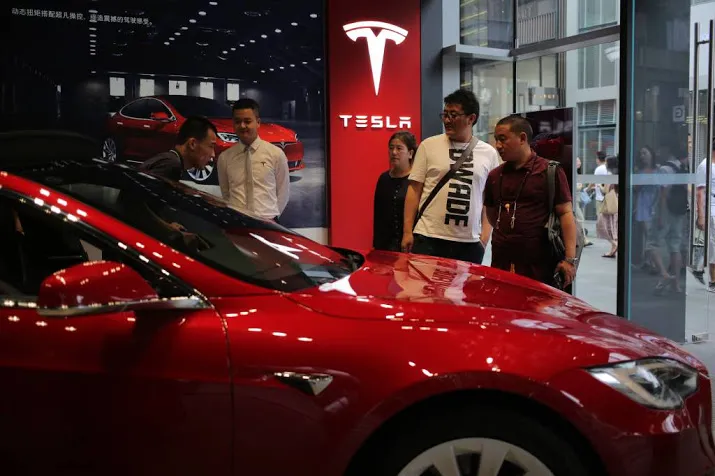 tesla misleidt mensen met zijn autopilot