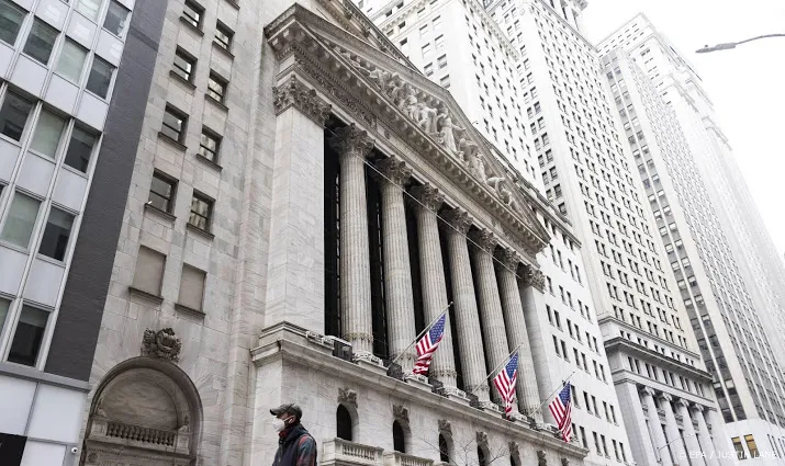 tesla omlaag op wall street na dodelijk ongeluk met auto