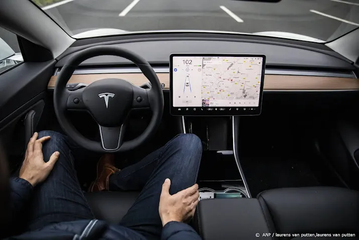 tesla ontslaat 200 mensen van autopilot team