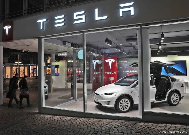 tesla roept 40 000 autos terug in vs om euvel stuurbekrachtiging