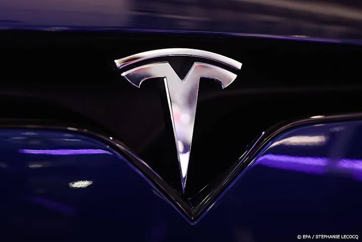 tesla roept autos terug in vs om probleem automatische piloot