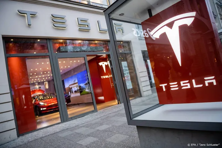 tesla schittert op wall street
