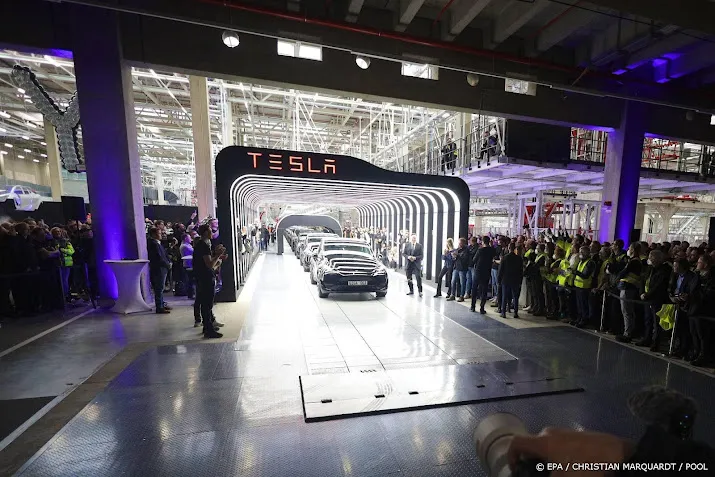 tesla stijgt op wall street na goedkeuring klimaatplan vs