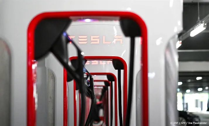 tesla verhoogt beloningen medewerkers ai om concurrentie openai