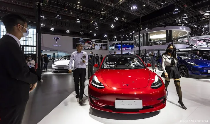 tesla wil naar verluidt af van showrooms op dure locaties
