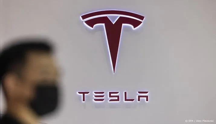 tesla zakt weer weg op beurs new york