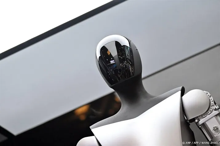 tesla zet voor het eerst mensachtige robots aan het werk