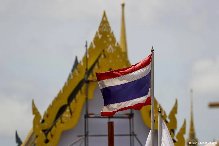 thailand laat vakantiegangers meebetalen aan herstel uit crisis