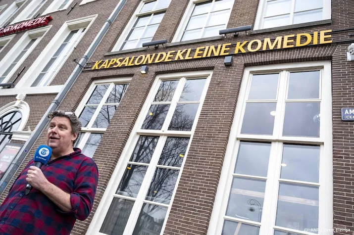 theater de kleine komedie krijgt officiele waarschuwing