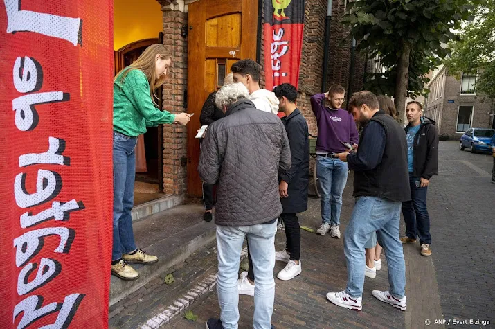 theater haarlem laat tweede show maassen met volle zaal doorgaan