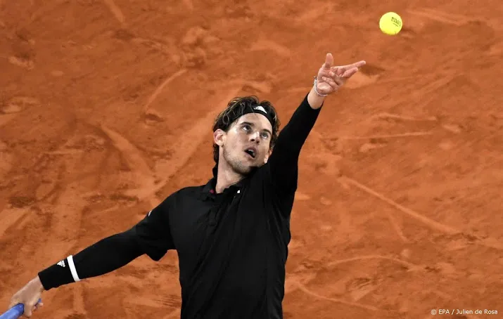 thiem in vijf sets langs franse wildcardspeler gaston