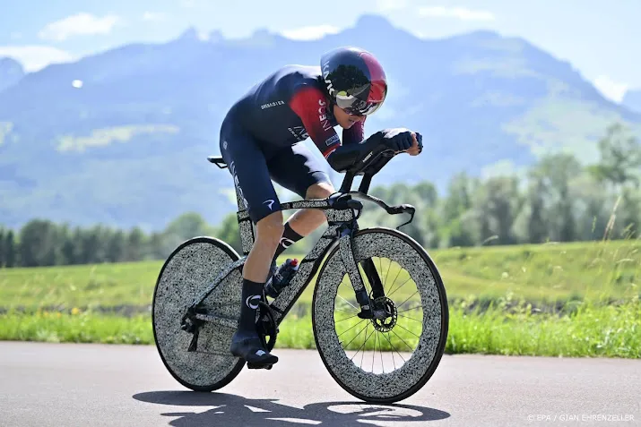 thomas wint ronde van zwitserland zege evenepoel in tijdrit