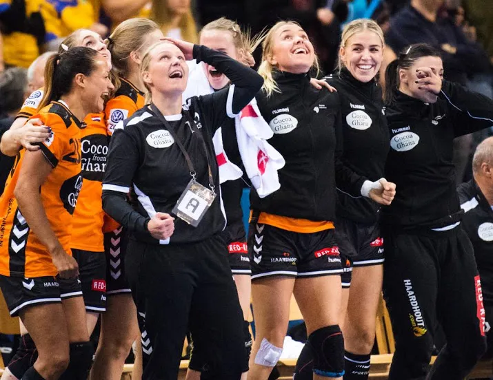 thomsen prijst teamgeest handbalsters