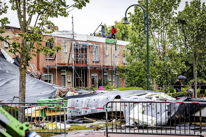tien tot twintig huurhuizen onbewoonbaar door windhoos zierikzee