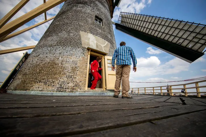 tienduizenden nemen een kijkje in een molen