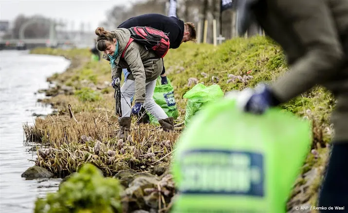 tienduizenden vrijwilligers ruimen zwerfafval op tijdens actiedag