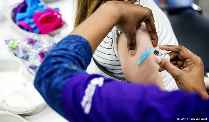 tieners uitgenodigd voor prikken tegen virus baarmoederhalskanker