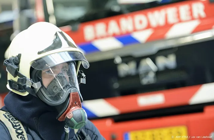 tiental kalveren komt om door brand in schuur in oldeberkoop