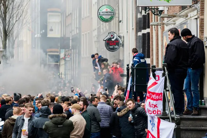 tientallen aanhoudingen in amsterdam