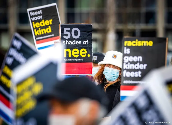 tientallen betogers bij actie tegen zwarte piet in breda