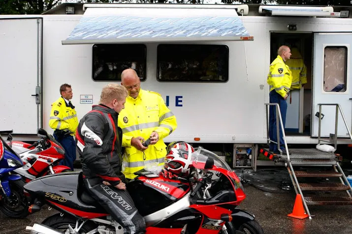 tientallen boetes voor motorrijders ride out