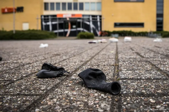 tientallen dwarslaesies bij jongeren door lachgas