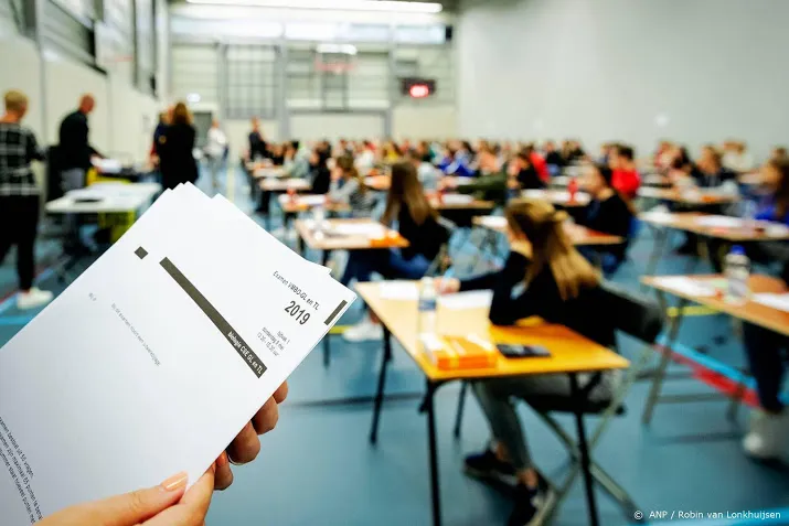 tientallen examenboekjes deels incompleet