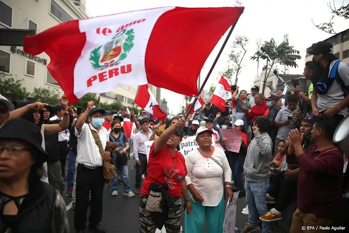 tientallen meldingen van nederlanders die in peru vastzitten