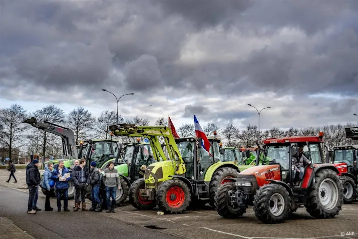 tientallen trekkers verzamelen zich bij beverwijkse bazaar