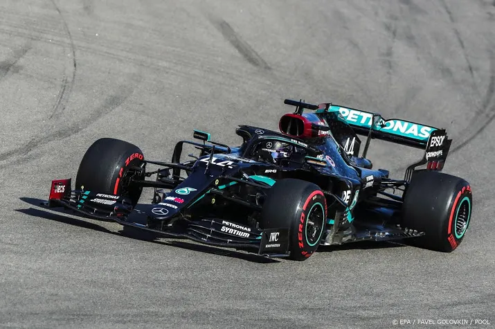 tijdstraffen hamilton in gp rusland voor illegale proefstarts