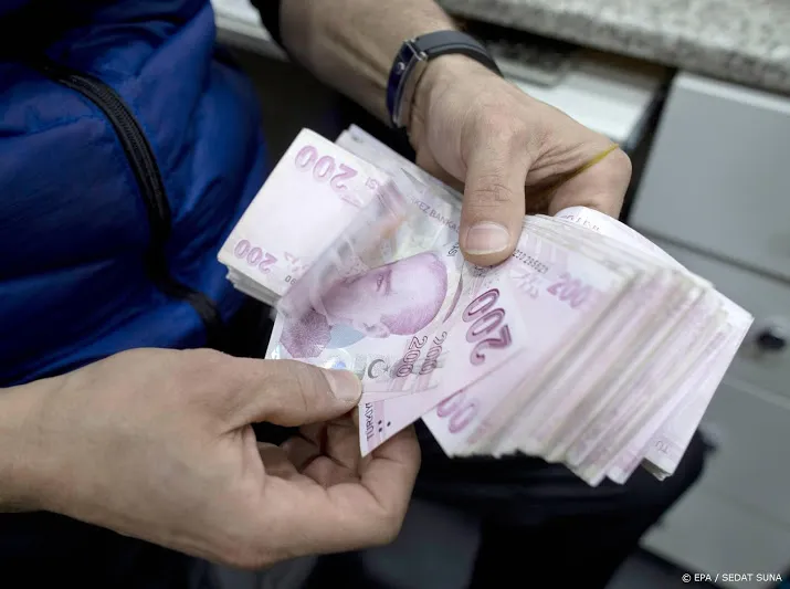tik voor turkse lira na besluit verkiezingen