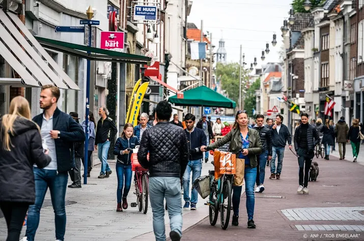 tilburg roept op tot gespreid inkopen doen voor moederdag