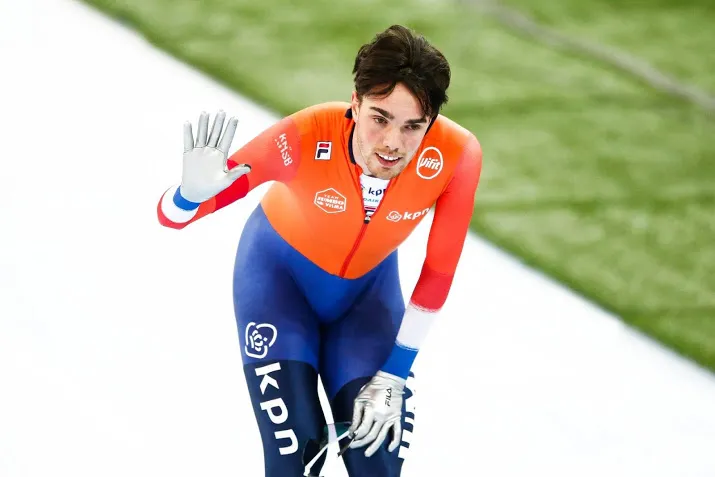 titelhouder roest slaat bij wk allround hard toe op 5000 meter