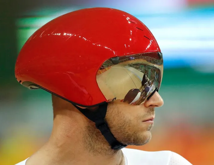 titelverdediger dmitrijev eruit op sprint