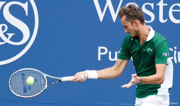 titelverdediger medvedev strandt in tennistoernooi cincinnati