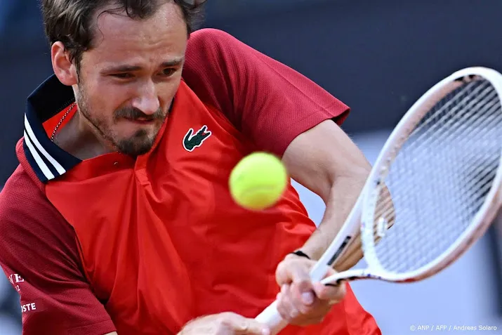 titelverdediger medvedev uitgeschakeld door paul in rome