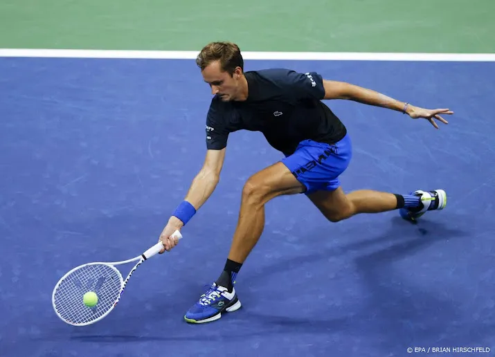 titelverdediger medvedev zonder setverlies door op us open