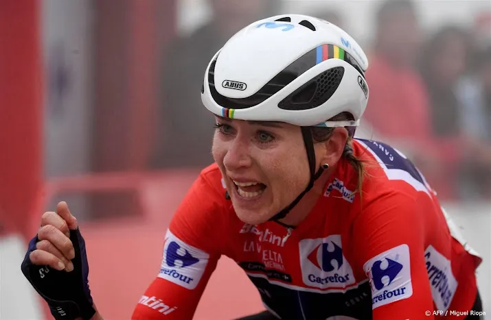 titelverdedigster van vleuten wint tweede rit giro donne