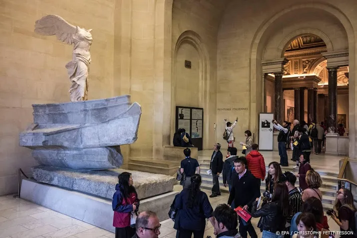 tjokvol louvre gaat reserveren verplichten